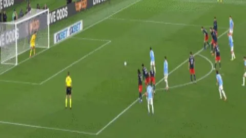 曼联半决首战6-2横扫罗马，卡瓦尼独揽5球B费双响两助